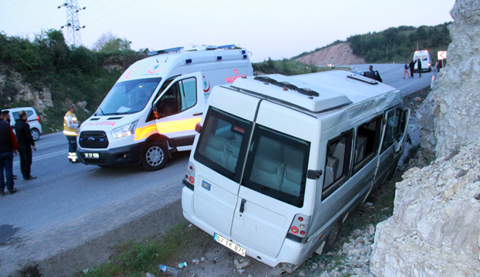 İşçi servisi su kanalına uçtu: 8 yaralı