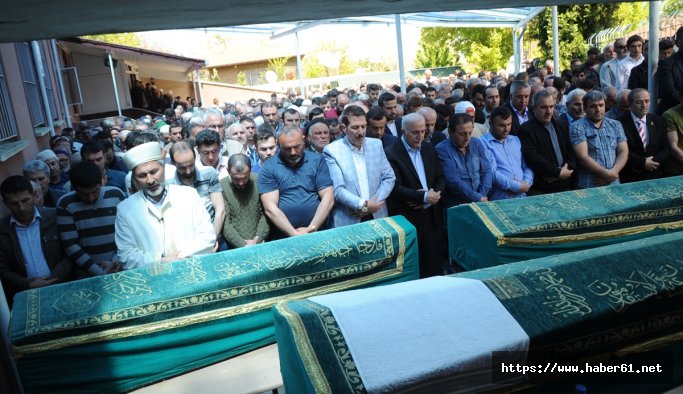 Çöken camii inşaatında ölen işçilere veda