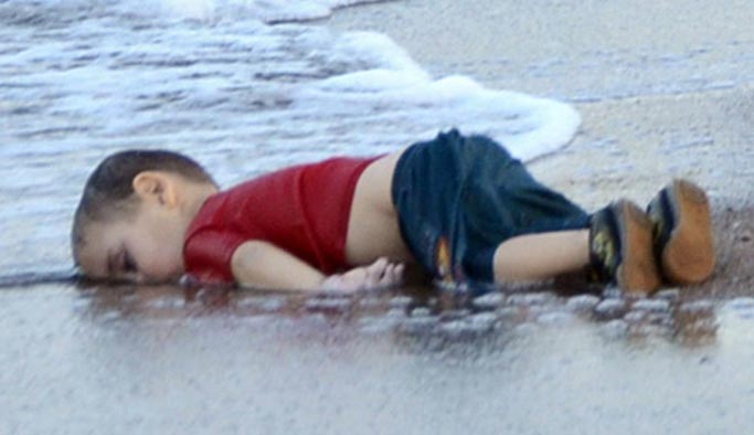 Paraya Aylan Kurdi'nin fotoğrafı basıldı