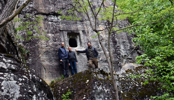 Kaya mezarları yayla turizmini zenginleştiriyor