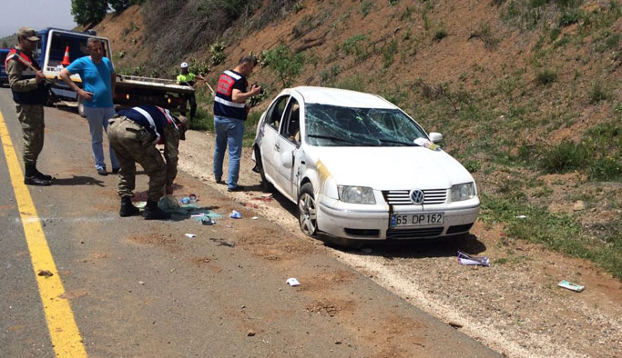 Trafik kazası: 1 çocuk öldü, 4 kişi yaralandı