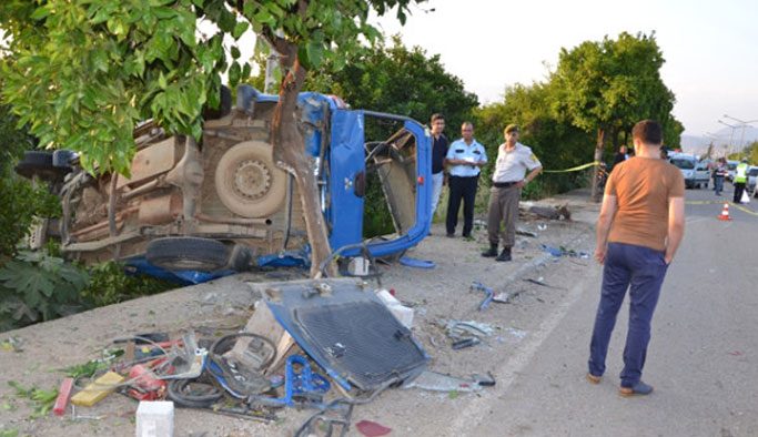 Olay yerine giden jandarma minibüsü devrildi!