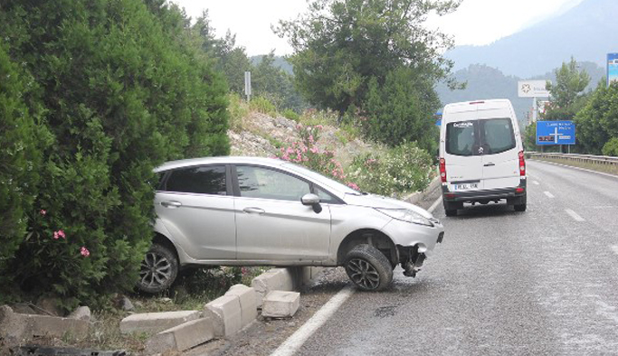 Kazaya bakarken zincirleme kaza yaptılar