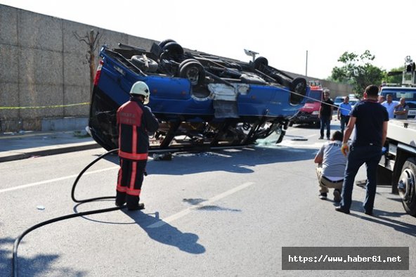 Otomobil dolmuşla çarpıştı: 17 yaralı