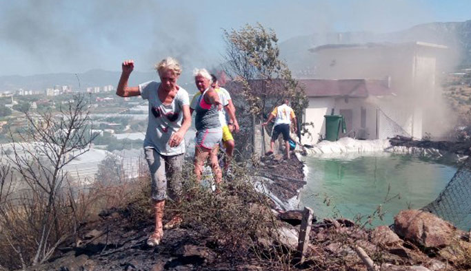 Alanya'da orman yangını sürüyor