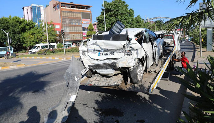 Otomobil ile kamyonet çarpıştı: 5 yaralı