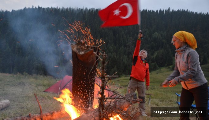 Dağcılar şehitler için tırmandı, 15 Zirvede 15 Demokrasi Ateşi yandı