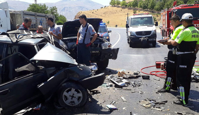 Trafik kazası: 3 ölü, 2 yaralı