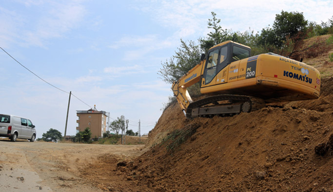 Akçaabat'ta yol çalışmaları sürüyor