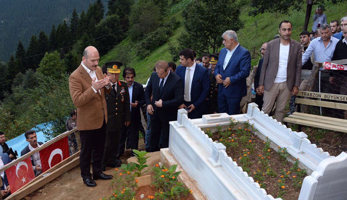 Bakan Soylu’dan Eren Bülbül’ün mezarına ziyaret