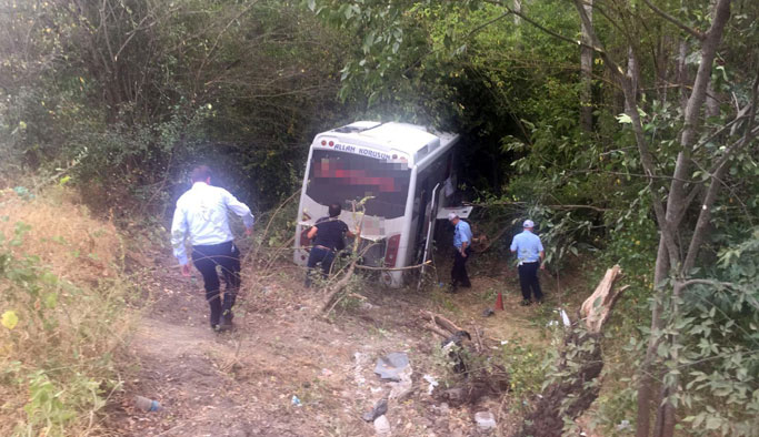 Midibüs şarampole uçtu: 26 yaralı