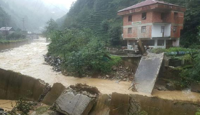 Rize’yi yağış vurmaya devam ediyor