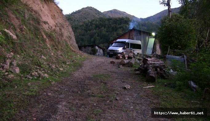 Heyelan olalı 1 yıl oldu ama Minibüsleri hala mahsur