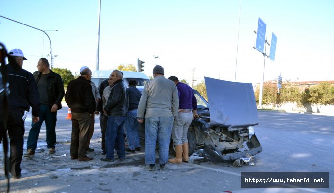 Bafra'da iki otomobil çarpıştı: 3 yaralı