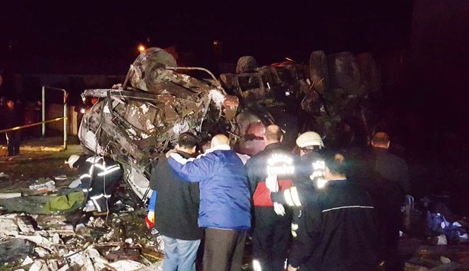 Freni patlayan tanker otomobilleri biçti: 2 ölü, 4 yaralı