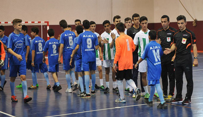 Trabzon'da futsal maçlarına yoğun ilgi