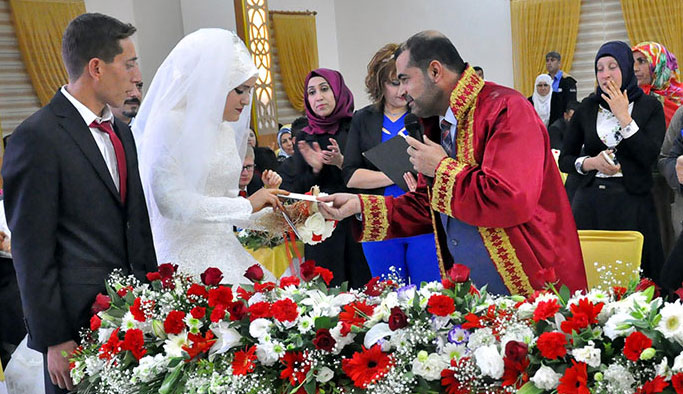 İlk kez bir müftü resmi nikah kıydı