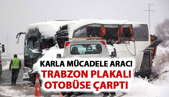 Karla mücadele aracı Trabzon plakalı otobüse çarptı