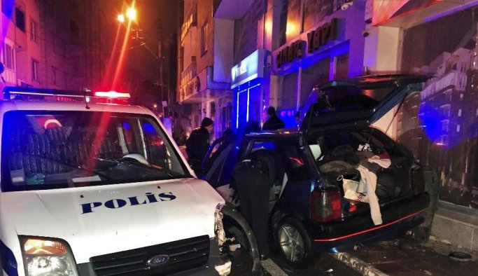 Polisin ‘Dur’ ihtarına uymadı, kovalamacada polis aracına çarparak durdu