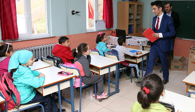 Trabzon'da Öğrenci Meclis Başkanı'nın ilk işi  "Kardeşlik Köprüsü" odlu