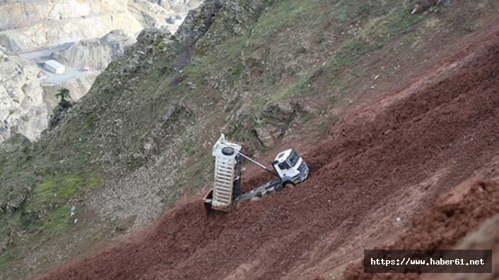 Hafriyat kamyonu uçurumdan kaydı!