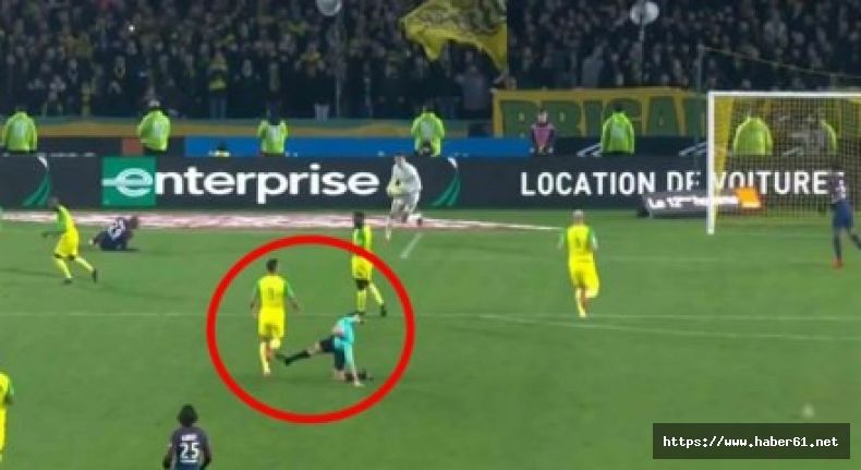 Dünya bunu konuşuyor! Hakemden futbolcuya tekme