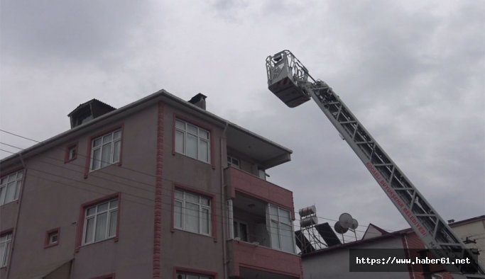 İntihar edeceği sanıldı, polis çağrılınca eve girdi