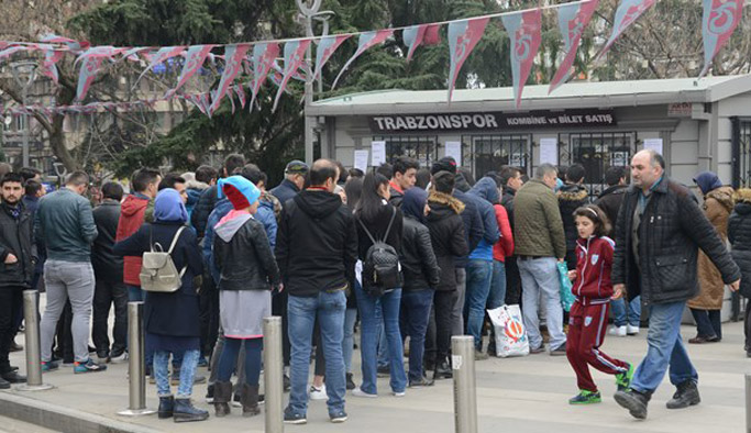 Trabzonspor Fenerbahçe maçı için bilet kuyruğu