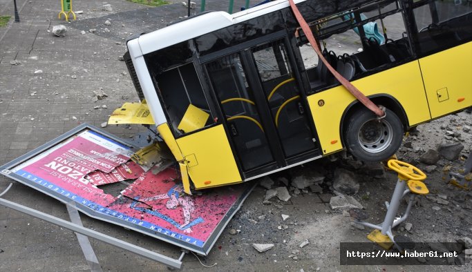 Trabzon'da otobüsün çocuk parkına girdiği anlar görüntülendi!