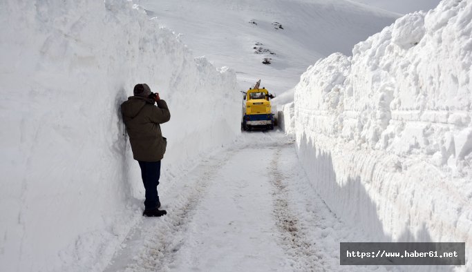 5 metrelik karda yol açma çalışmaları 