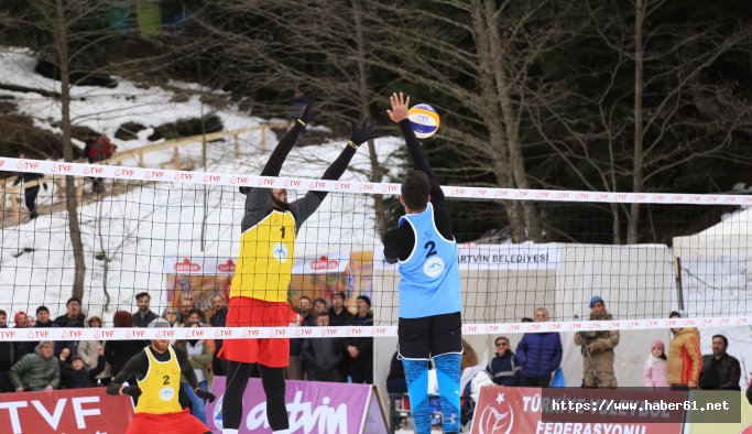 Artvin'de Kar Voleybolu Türkiye Şampiyonası yapıldı