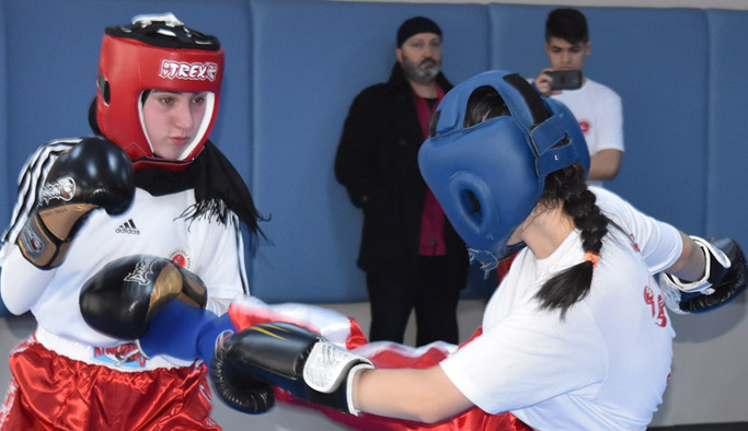 Trabzon'da Kick Boks müsabakaları nefes kesti