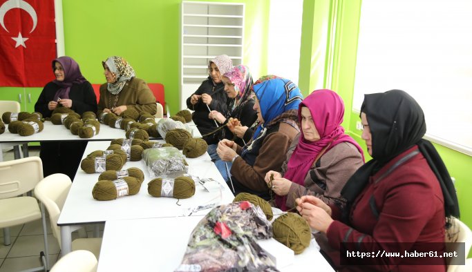 Rizeli kadınlar Afrin kahramanları için ördü