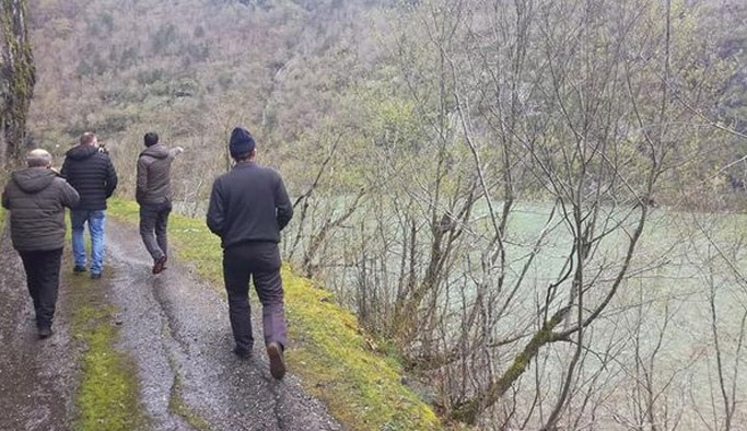 Artvin'de gölde tekne alabora oldu! Kayıp var...