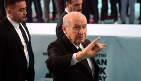 MHP'de Bahçeli ile devam