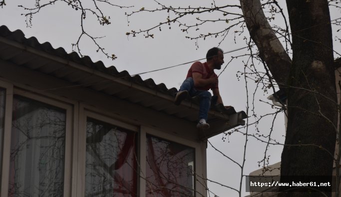 Mahalleli sevmiyor diye çatıya çıkıp ölmek istedi