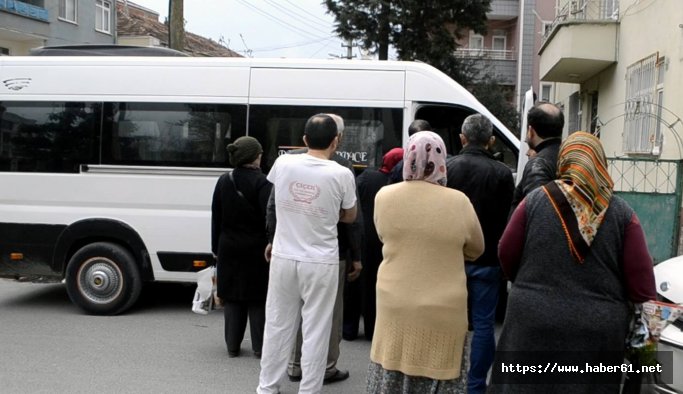 Okul servisinde unutulan çocuğu polis kurtardı