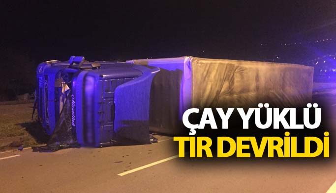 Çay yüklü tır devrildi