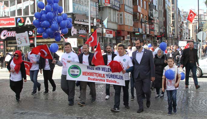 Rize'de otizmli çocuklar için yürüyüş düzenlendi