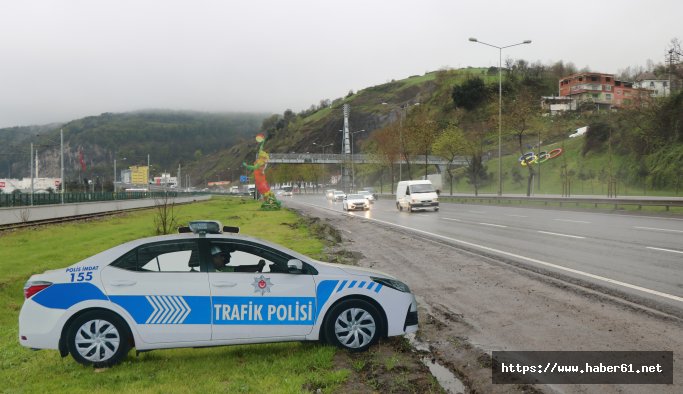 Maket polis araçlarının tepe lambaları çalındı