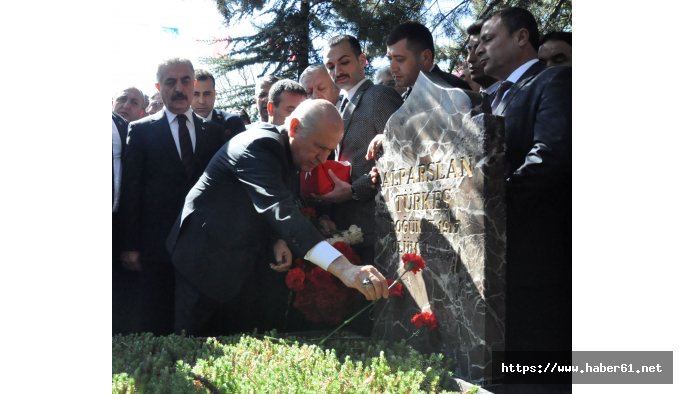 Alparslan Türkeş kabri başında anıldı