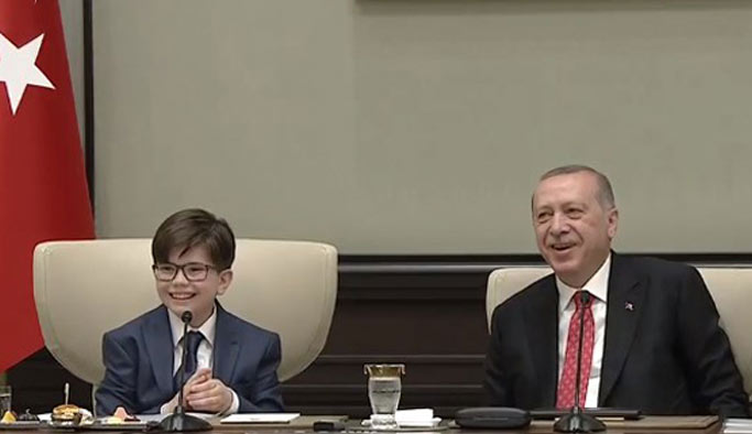 Erdoğan koltuğu devretti