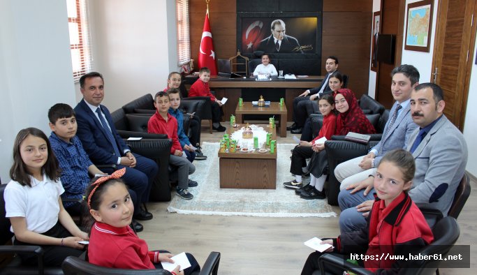 Öğrenciler makam için birbirleriyle yarıştı 