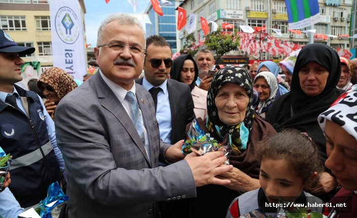 Rize Belediyesinden, annelere 4 bin çiçek