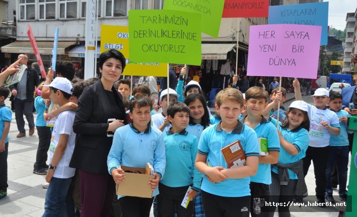 Rize'de öğrencilerden okuma etkinliği