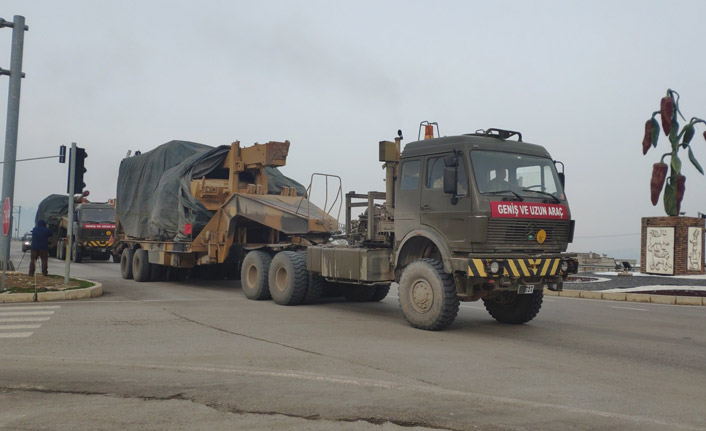 Sınır birliklerine tank sevkiyatı