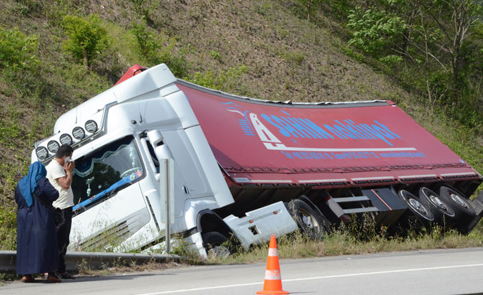 Ordu’da aynı yolda 2 kaza: 3 yaralı 