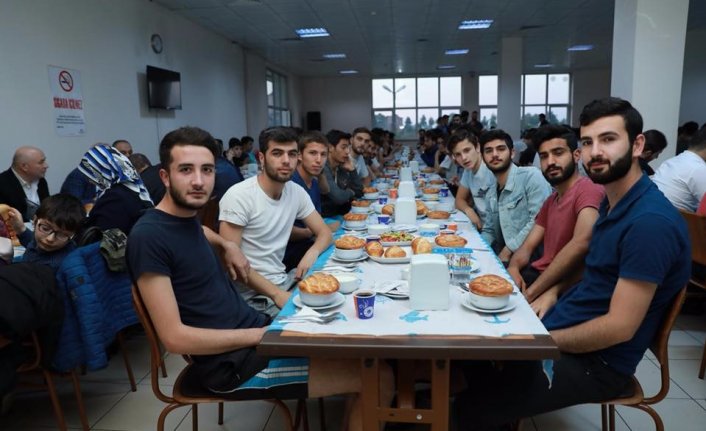 Fatsa Belediyesinden üniversite öğrencilerine iftar 