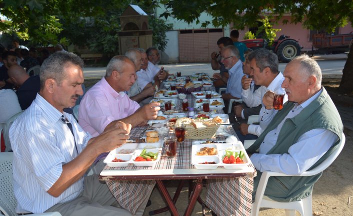 Köyde, küskünleri barıştıran bayram geleneği