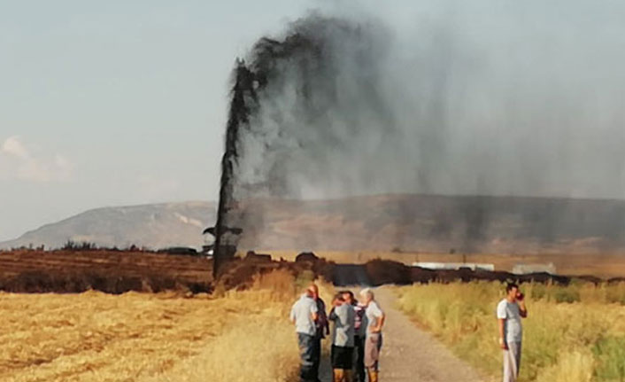 Kahramanmaraş'ta boru hattından petrol fışkırdı